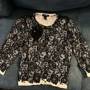 White House Black Market Sweater 🤍🖤